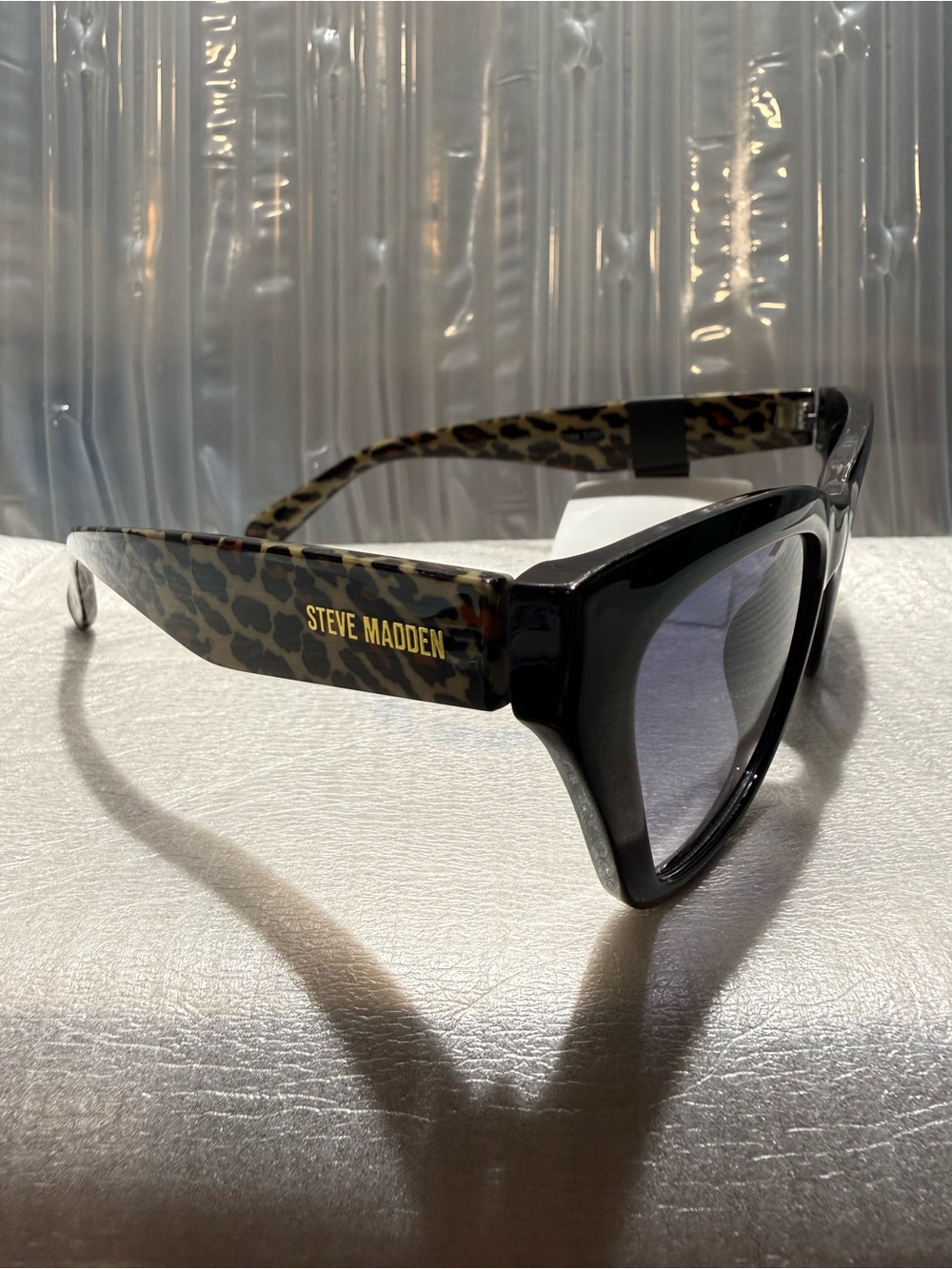 Steve Madden Leopard Print with Glossy Black Frame Lenses Sunglasses-NWT-Women’s
